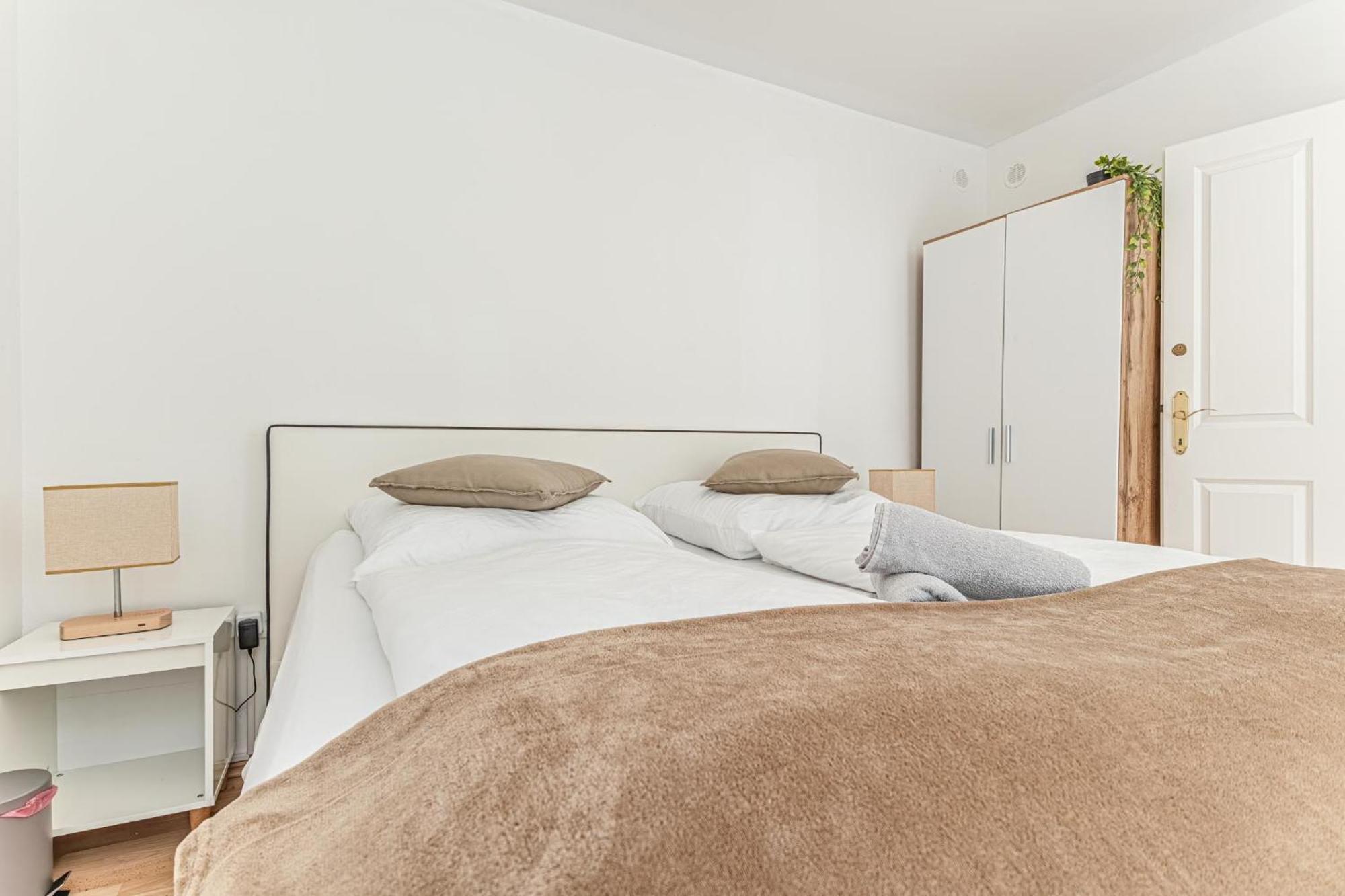 City Vibes: 1Br Apt, 10 Min To Westbahnhof Вена Экстерьер фото
